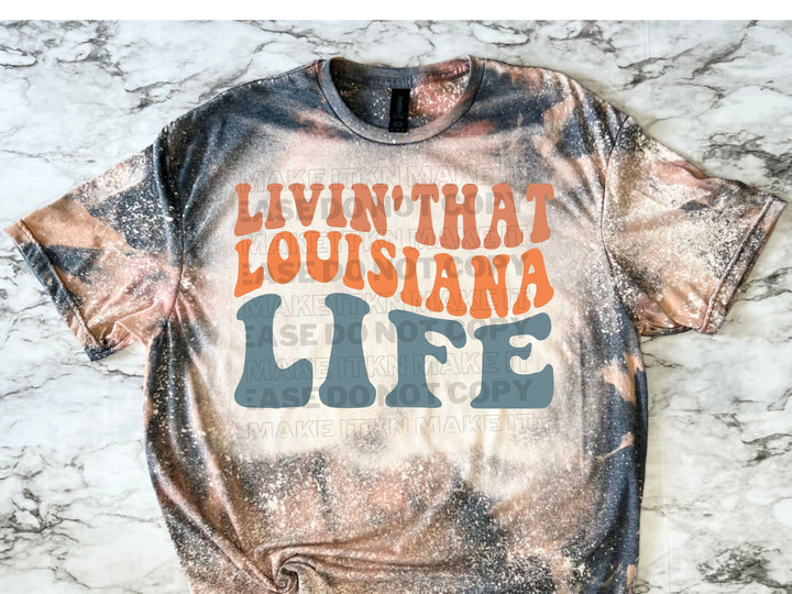 a t - shirt that says livin'that louisiana life on it
