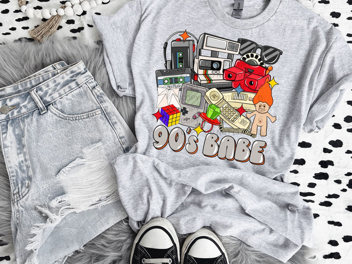 a t - shirt that says 90's babe on it