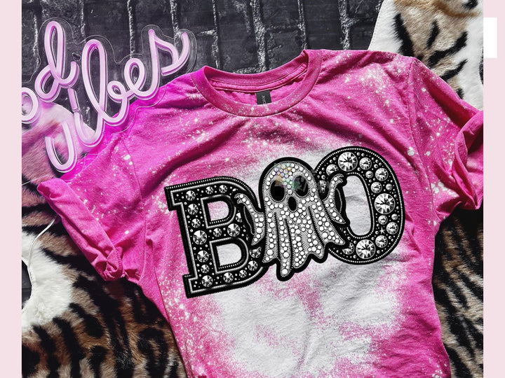 a t - shirt with the word boo on it